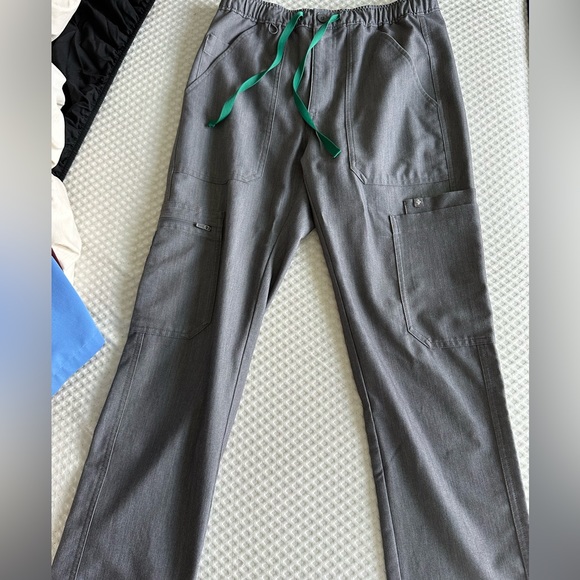 Men’s figs graphite scrub set XS - Picture 2 of 2